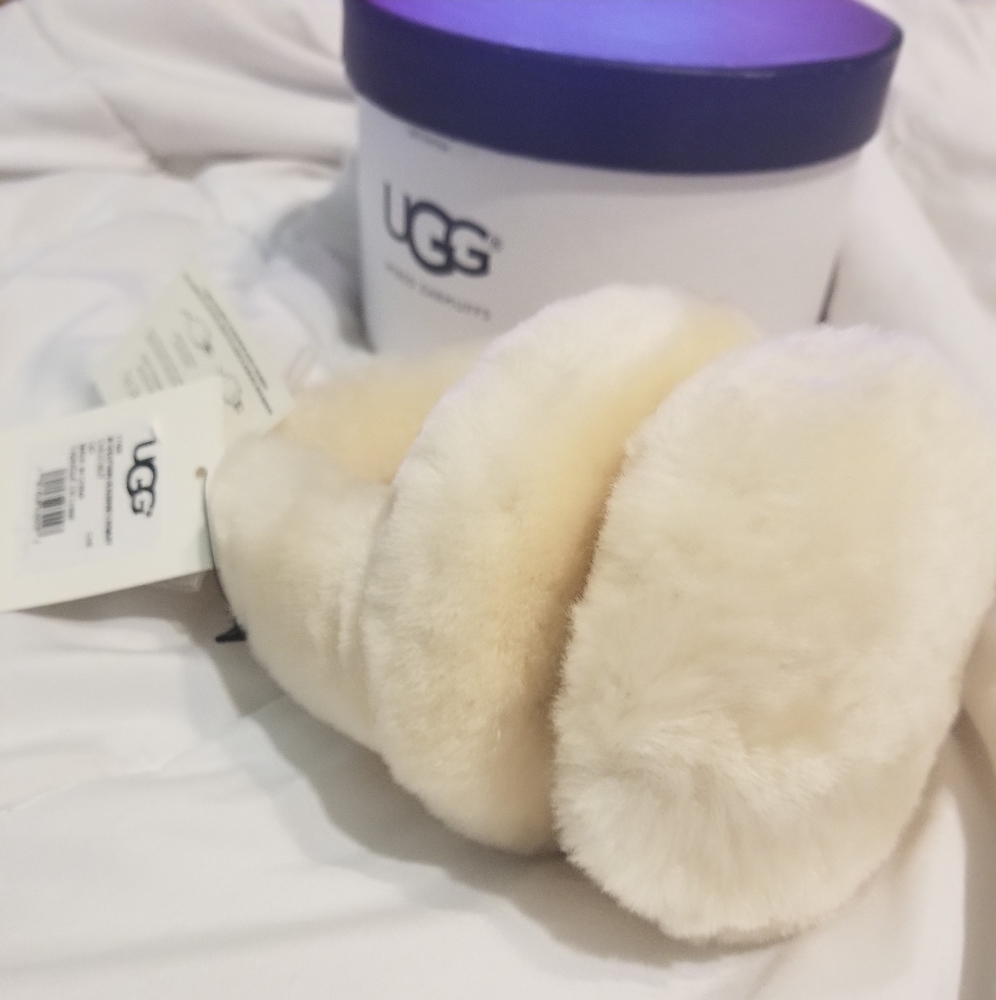 UGG Wired Earmuffs *NWT* RARE To Find Cream Color